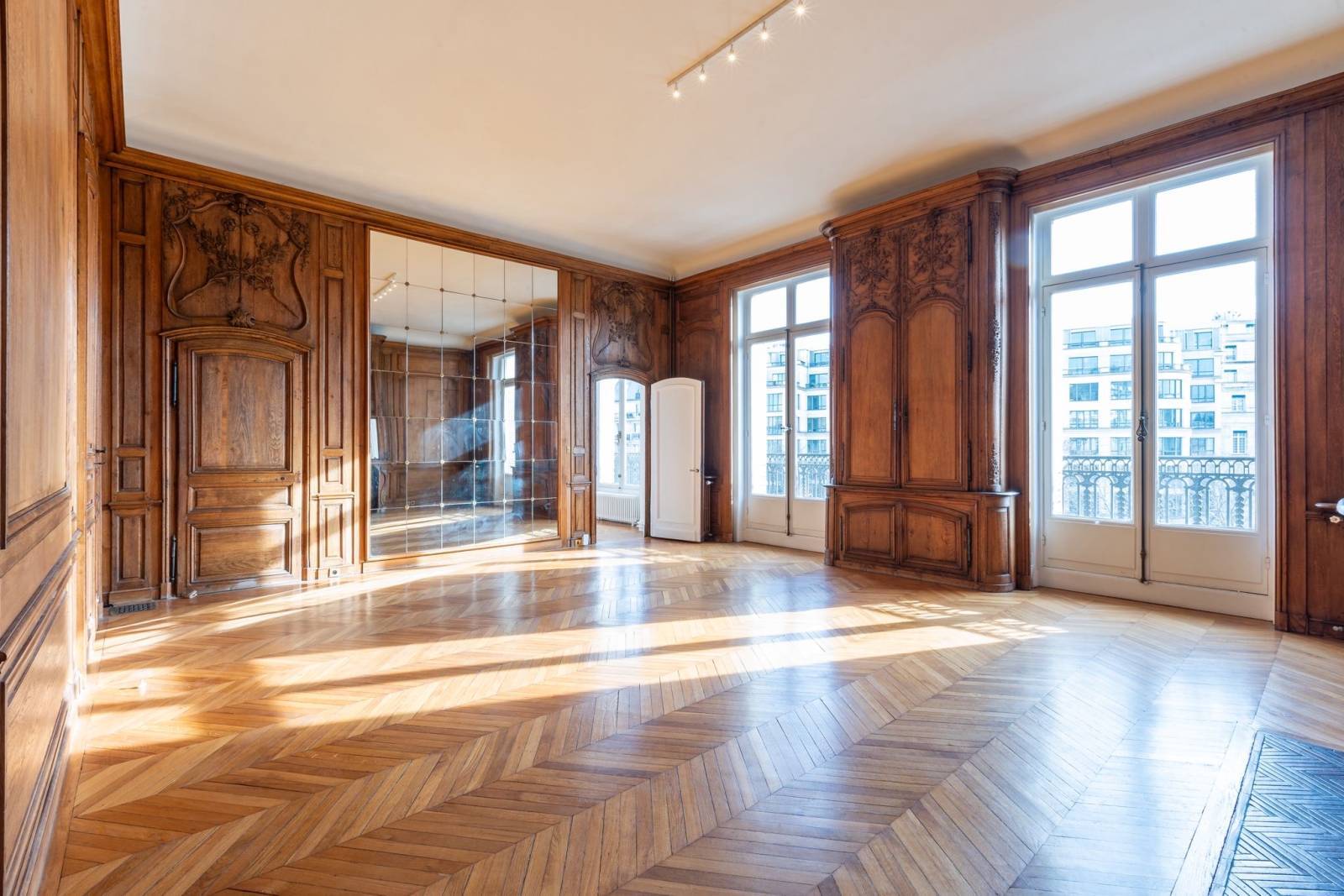 Appartement haussmannien du 16e arrondissement de Paris vidé après débarras par Flash Débarras France