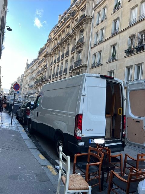 Véhicule Flash Débarras France lors d'une intervention de débarras à Paris